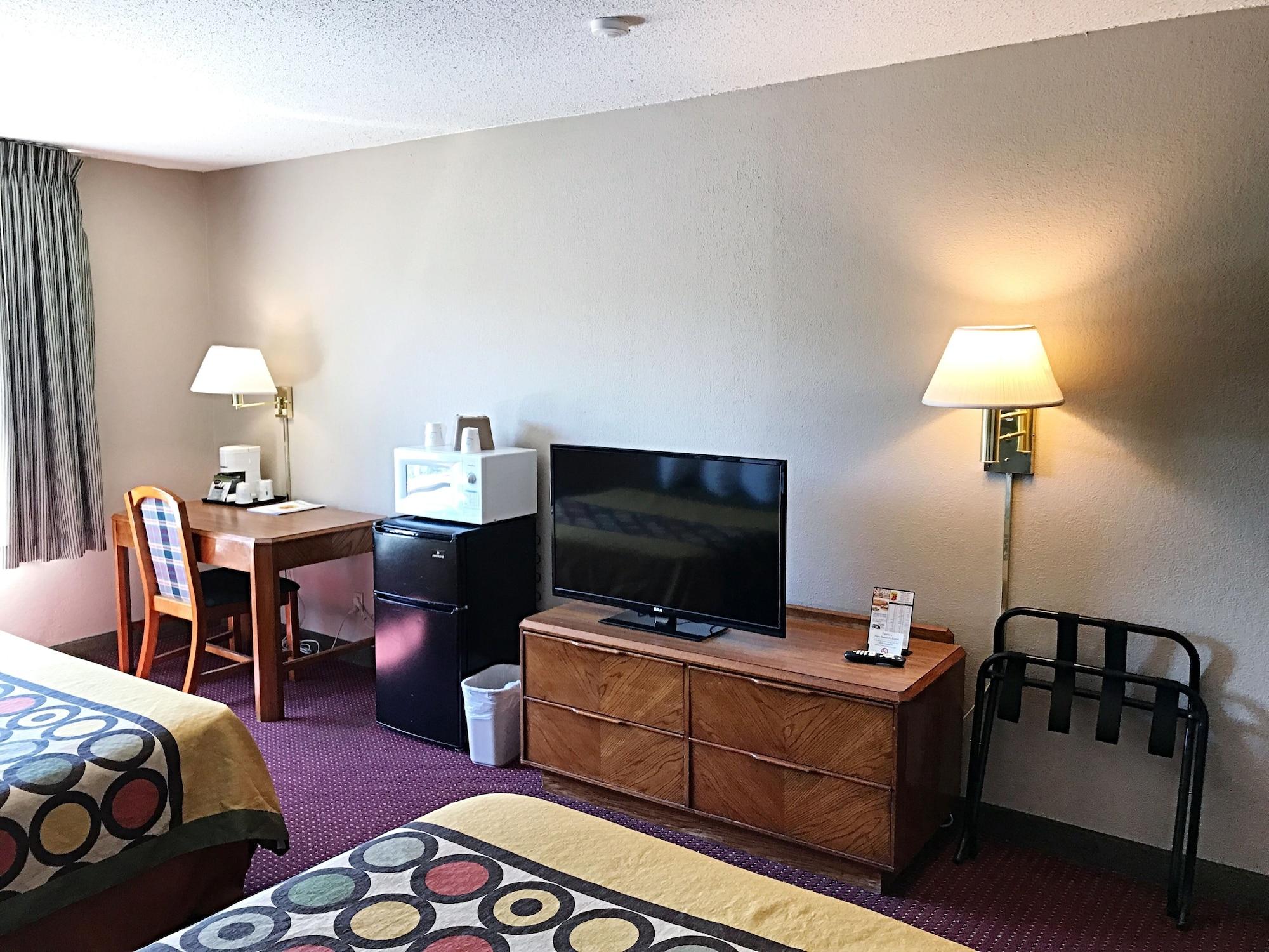 Отель Super 8 By Wyndham Madison East Экстерьер фото