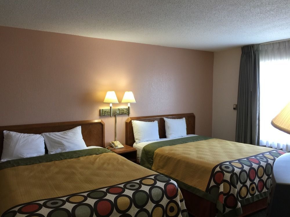 Отель Super 8 By Wyndham Madison East Экстерьер фото