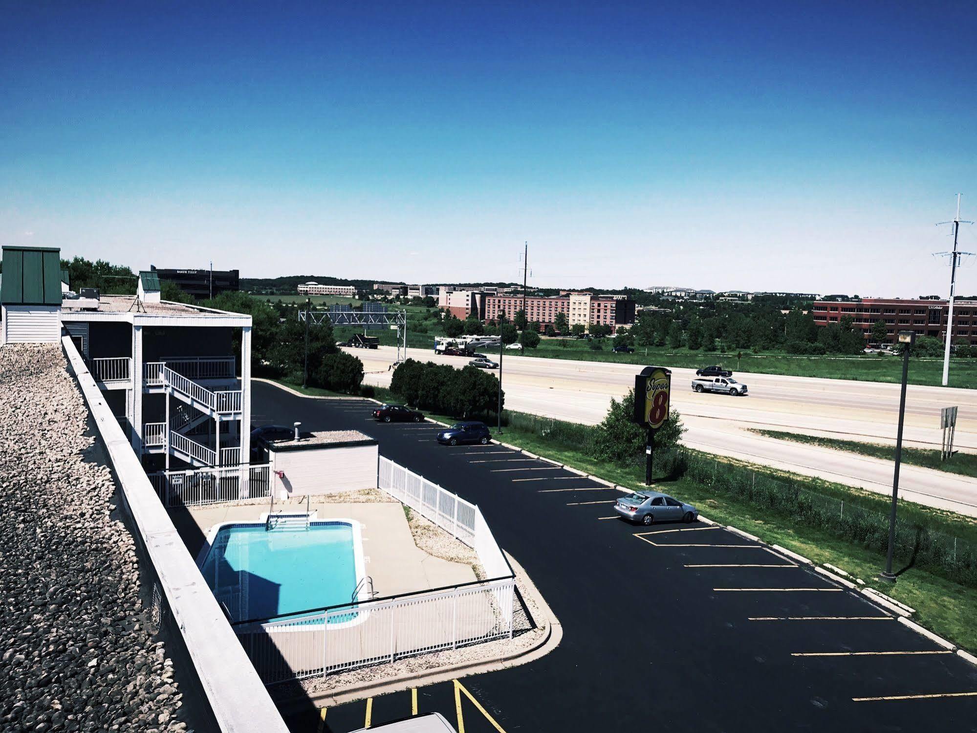 Отель Super 8 By Wyndham Madison East Экстерьер фото